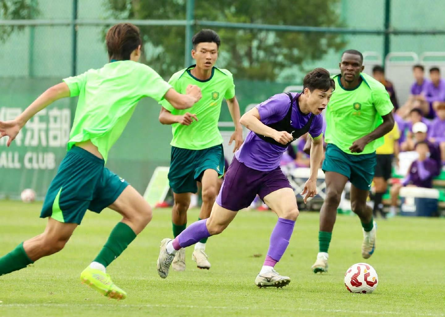 国际比赛日中超传出新动向；犹他爵士完成体检；管理层表态：引发热议；阵容厚度经受考验的简单介绍